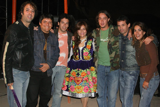 los ulitimos heroes y dina paucar