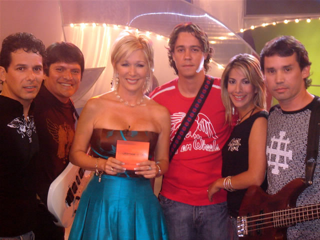 Vale Los Ultimos heroes con Monica Noticias