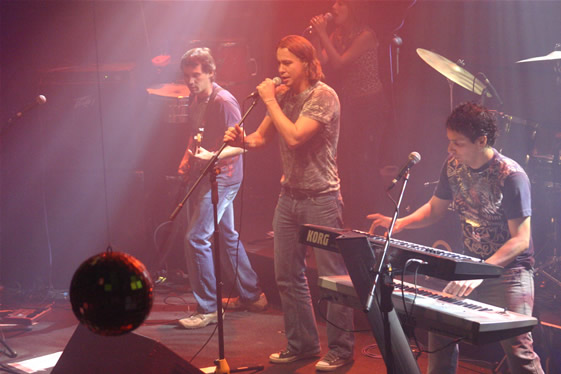 los ultimos heroes voce may 07