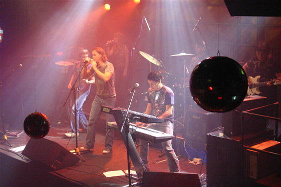 los ultimos heroes voce may 07